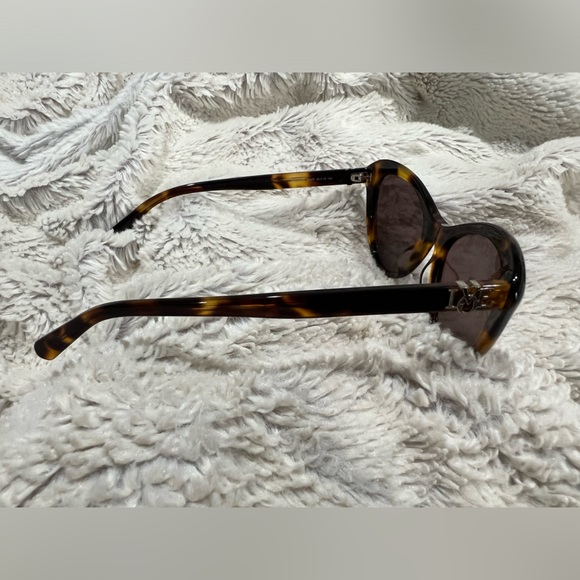 Love Moschino EUC+ Tortoise Shell Cateye Sunglasses - Picture 8 of 9